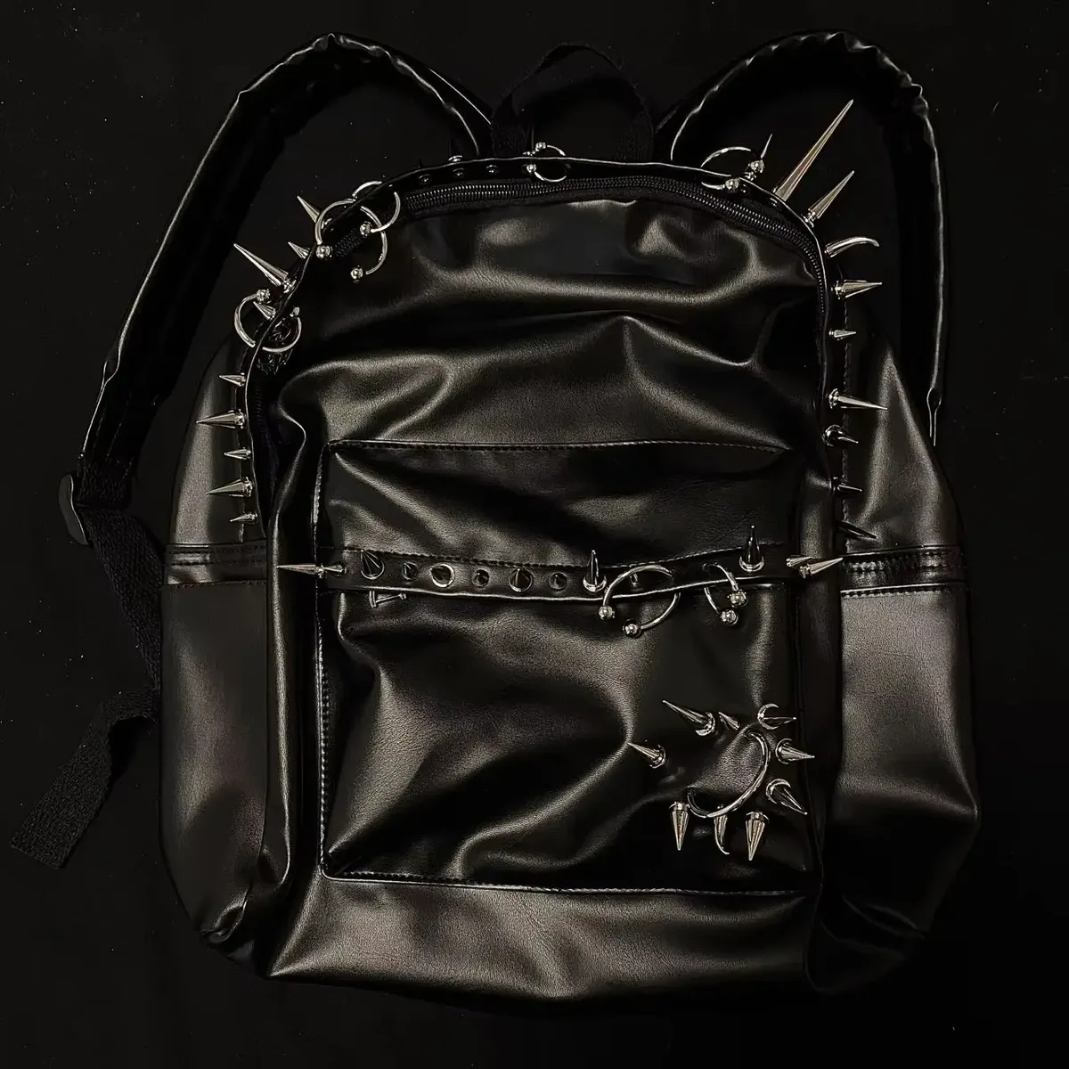 sac à dos punk rivet en cuir noir pour hommes, sac à dos de grande capacité à la mode pour femmes