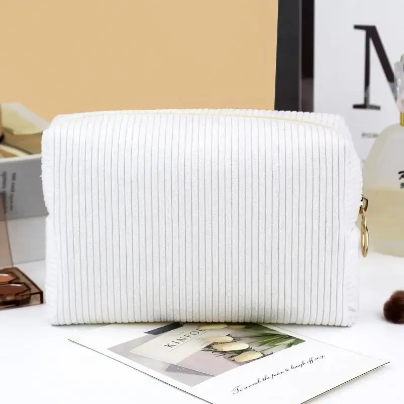 trousse de toilette de voyage en velours côtelé, organiseur de cosmétiques avec pochette pour serviettes hygiéniques, design mignon pour femmes