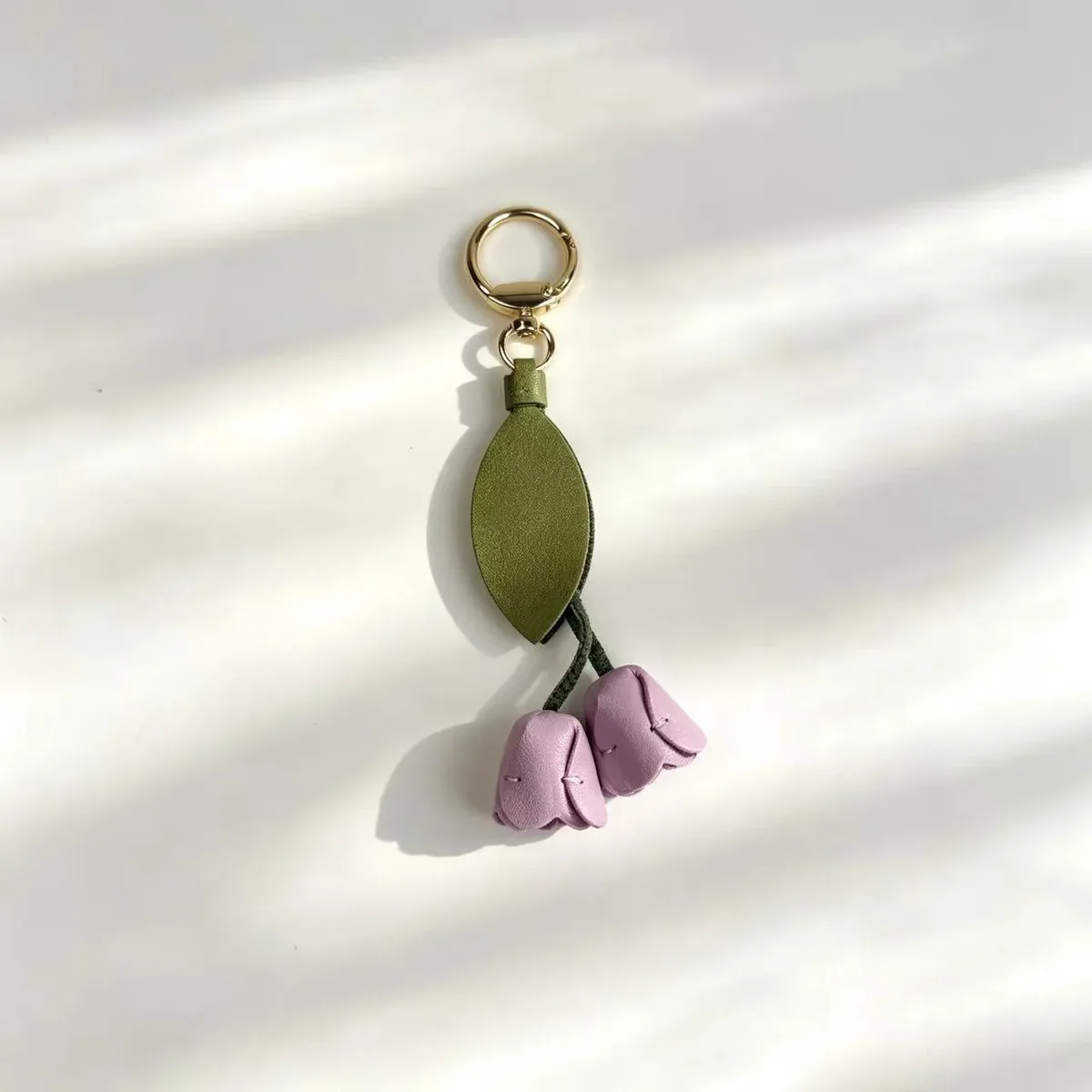 porte-clés en cuir style tulipe – charme de sac mignon en forme de fleur pour sacs à dos, sacs à main et clés de voiture – accessoire de décoration féminin pour la maison