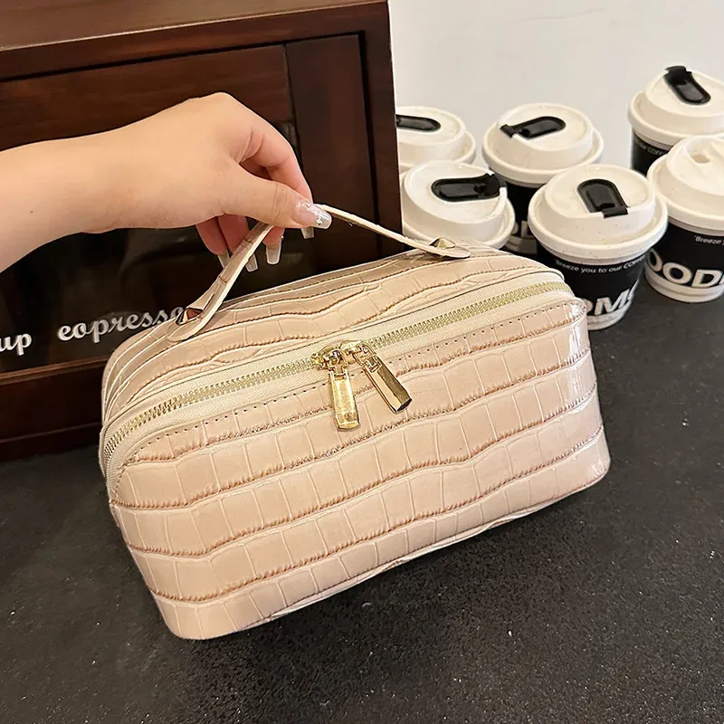 trousse de maquillage grande capacité à motif crocodile, sac de rangement portable de haute qualité, pochette cosmétique durable et tendance pour les voyages quotidiens