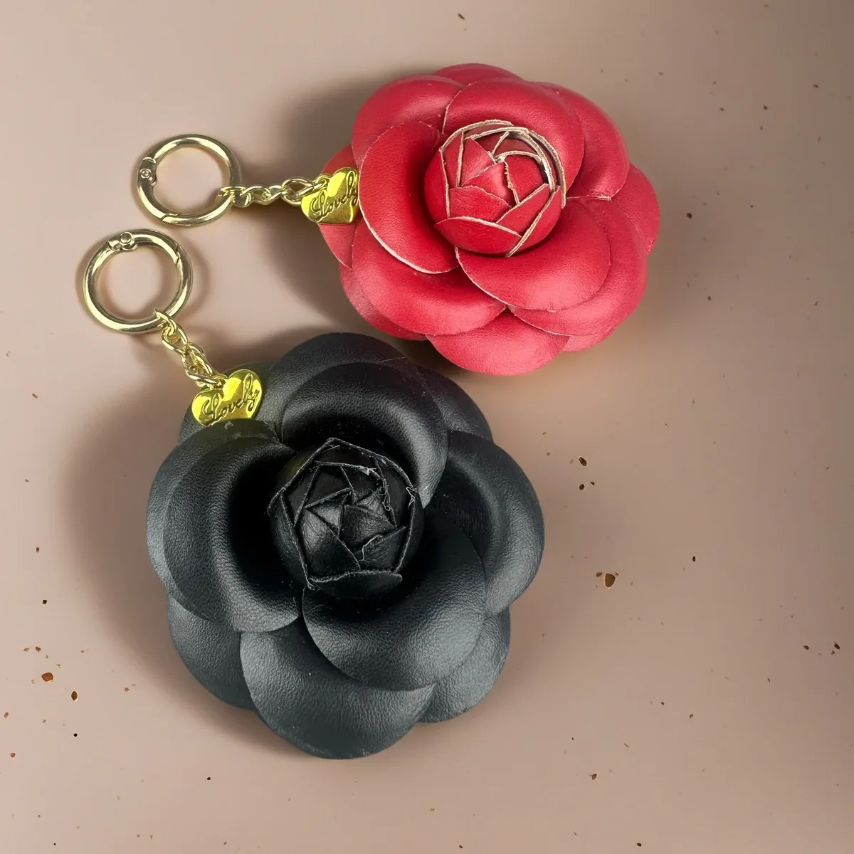 porte-clés élégant en cuir pu avec camélia, pendentif floral pour sac à dos, sac à main, breloque florale, cadeau pour femme, décoration esthétique