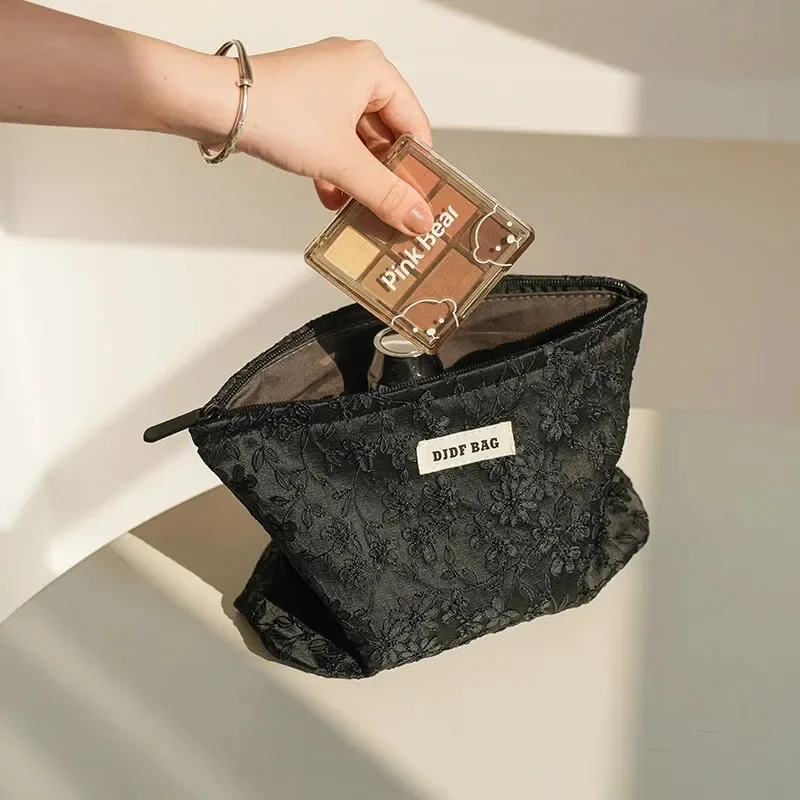 sac de maquillage pour femmes, broderie noire, grande capacité, rouge à lèvres, sac de rangement pour téléphone portable, pochette de banlieue, trousse de toilette de voyage