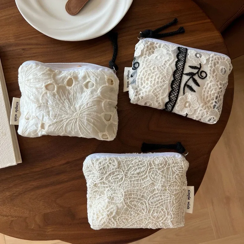 mini sac de maquillage rétro brodé en dentelle pour femmes, porte-monnaie portable, portefeuille, sac de rangement de cosmétiques et de rouge à lèvres, sac de rangement de cosmétiques