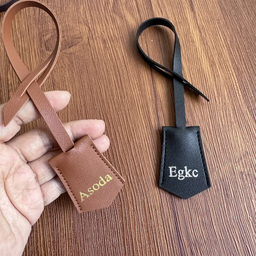 lettre personnalisable gratuite, nouveaux accessoires de sac en cuir pu, pendentif d'étiquette de bagage personnalisé multicolore, en stock pour garçons et filles