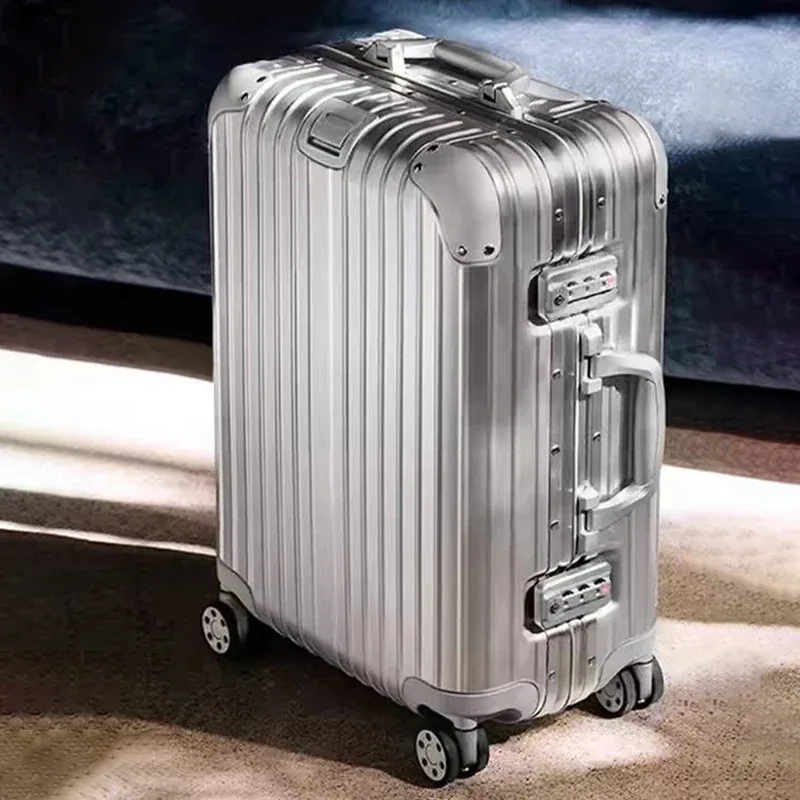 valise aluminium brillant argent robuste protections 360 degres roues silencieuses design professionnel bagage voyage trousse toile grande capacite