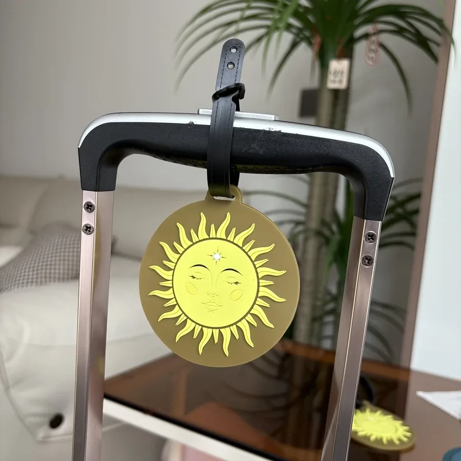 étiquette bagage pvc circulaire jaune bleue visage souriant nuageux voyage lot deux pièces identification valise nom adresse