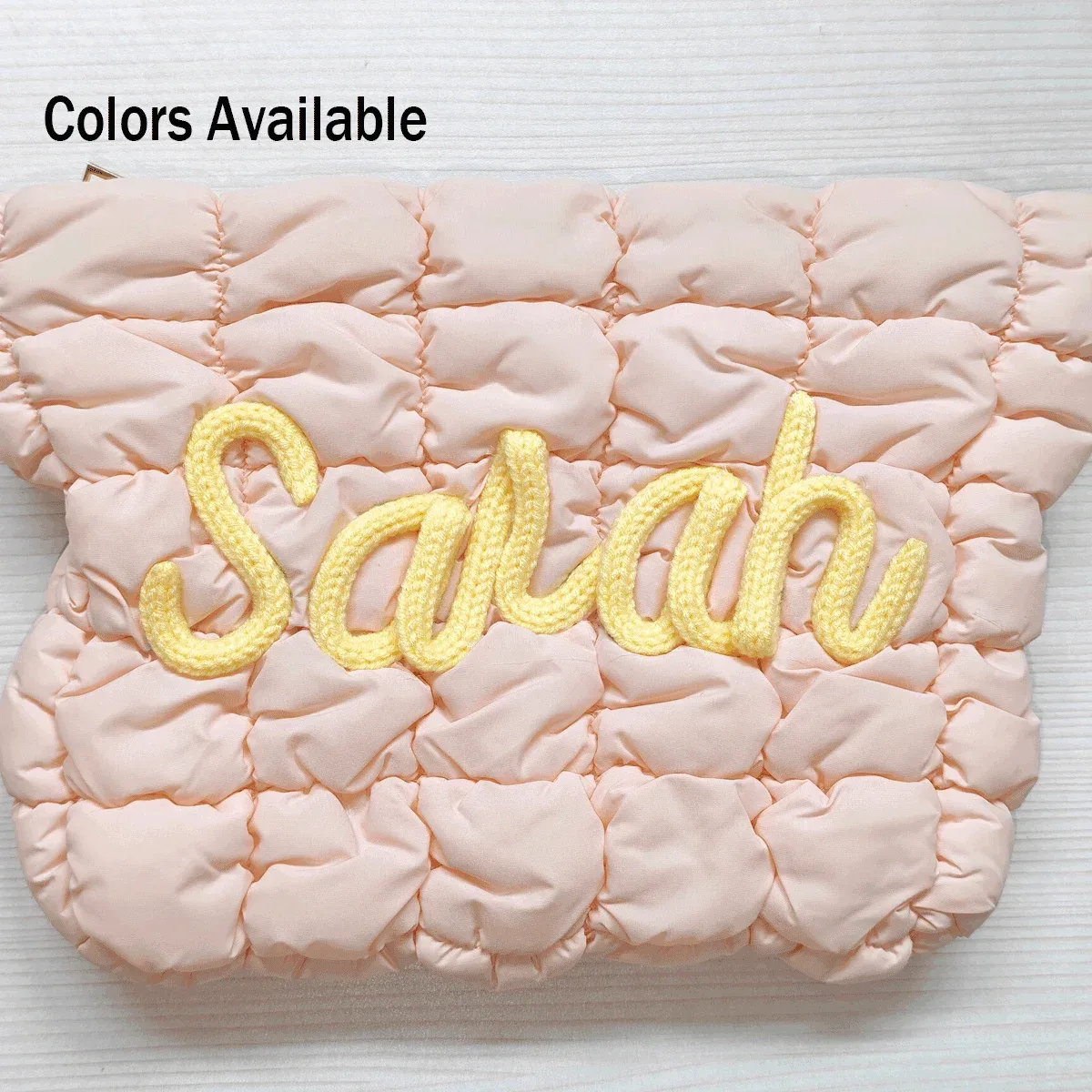 pochette à maquillage personnalisée — pochette zippée matelassée avec nom personnalisé | sac cadeau de voyage | organisateur de voyage portable ultra-doux