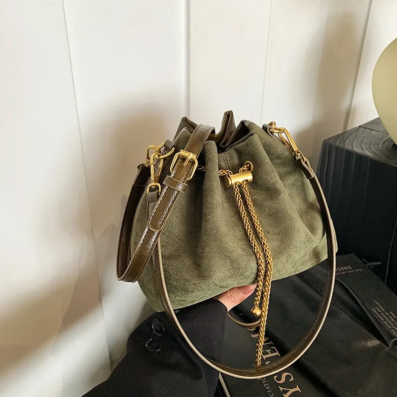 sacs bandoulière souples 2026 pour trajets quotidiens en faux daim, sacs à la mode pour femmes, sacs à main pour femmes en fil de couleur unie