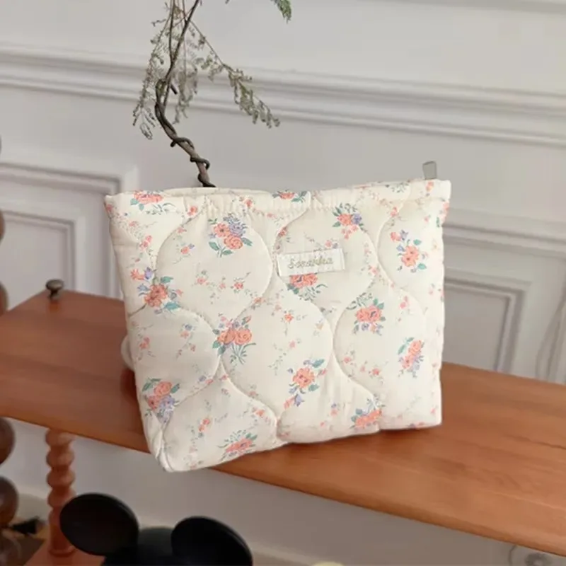 nouveau sac de rangement de fleurs de dessin animé en coton matelassé de grande capacité-sac de toilette de soins de la peau de cosmétiques mignon et portable