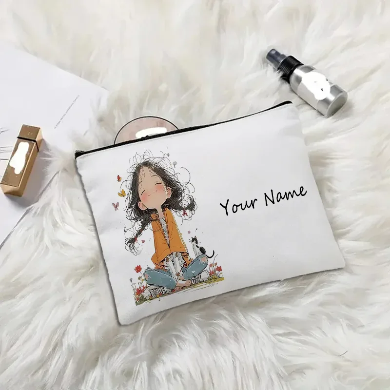 trousse de maquillage personnalisée en toile avec nom, pochette cosmétique imprimée fille cartoon, organisateur de voyage personnalisé à fermeture éclair pour femme, idéal cadeau