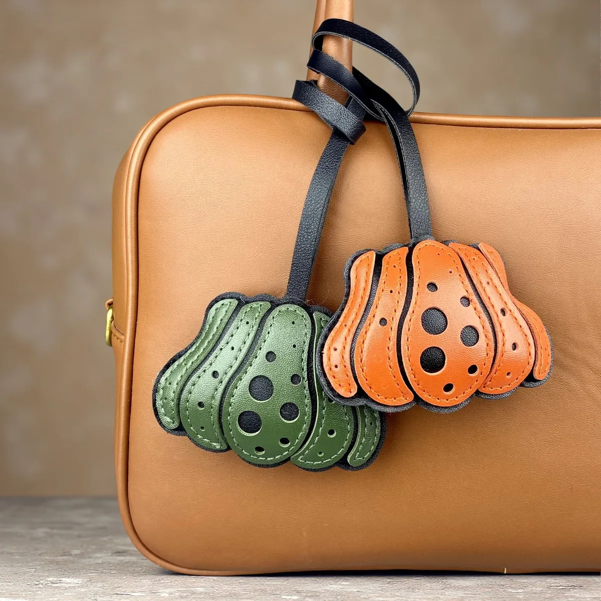 ensemble de porte-clés citrouille et châtain en cuir noir et coloré, accessoires de charme de sac mignon pour sac à main, sac à dos, cadeau-cuir pu