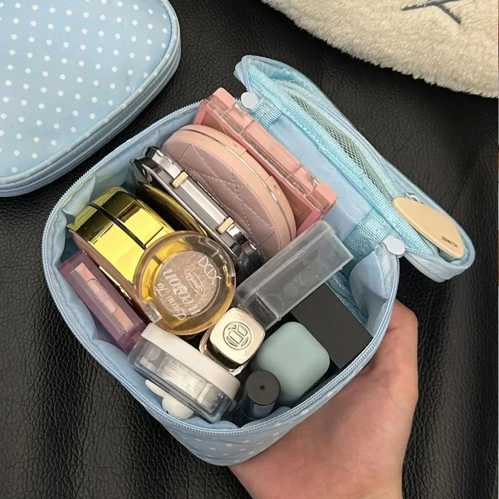trousse polyester bleu clair pois blancs compacte ovale cosmétiques maquillage bijoux voyage usage journalier