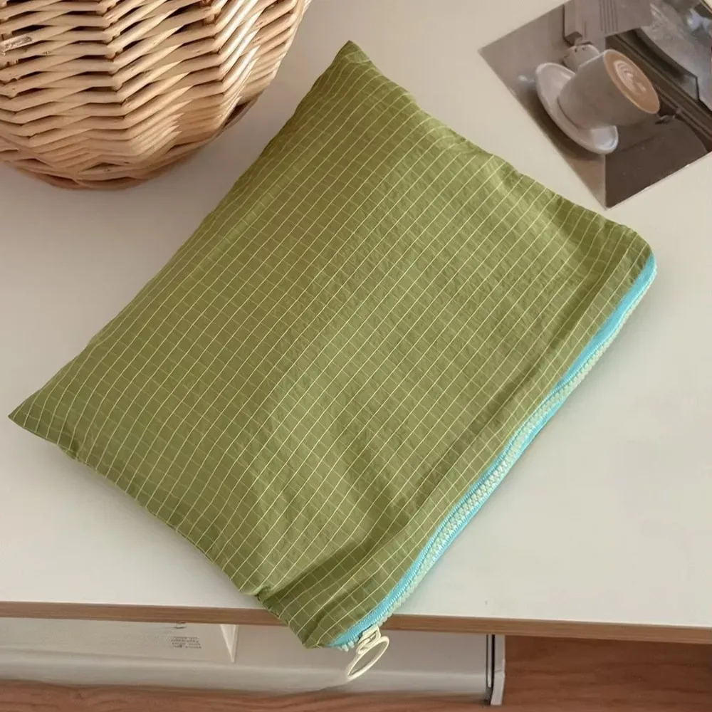 grande trousse de maquillage en nylon avec fermeture éclair, motif à carreaux, design organisateur, pochette de rangement pour cosmétiques.