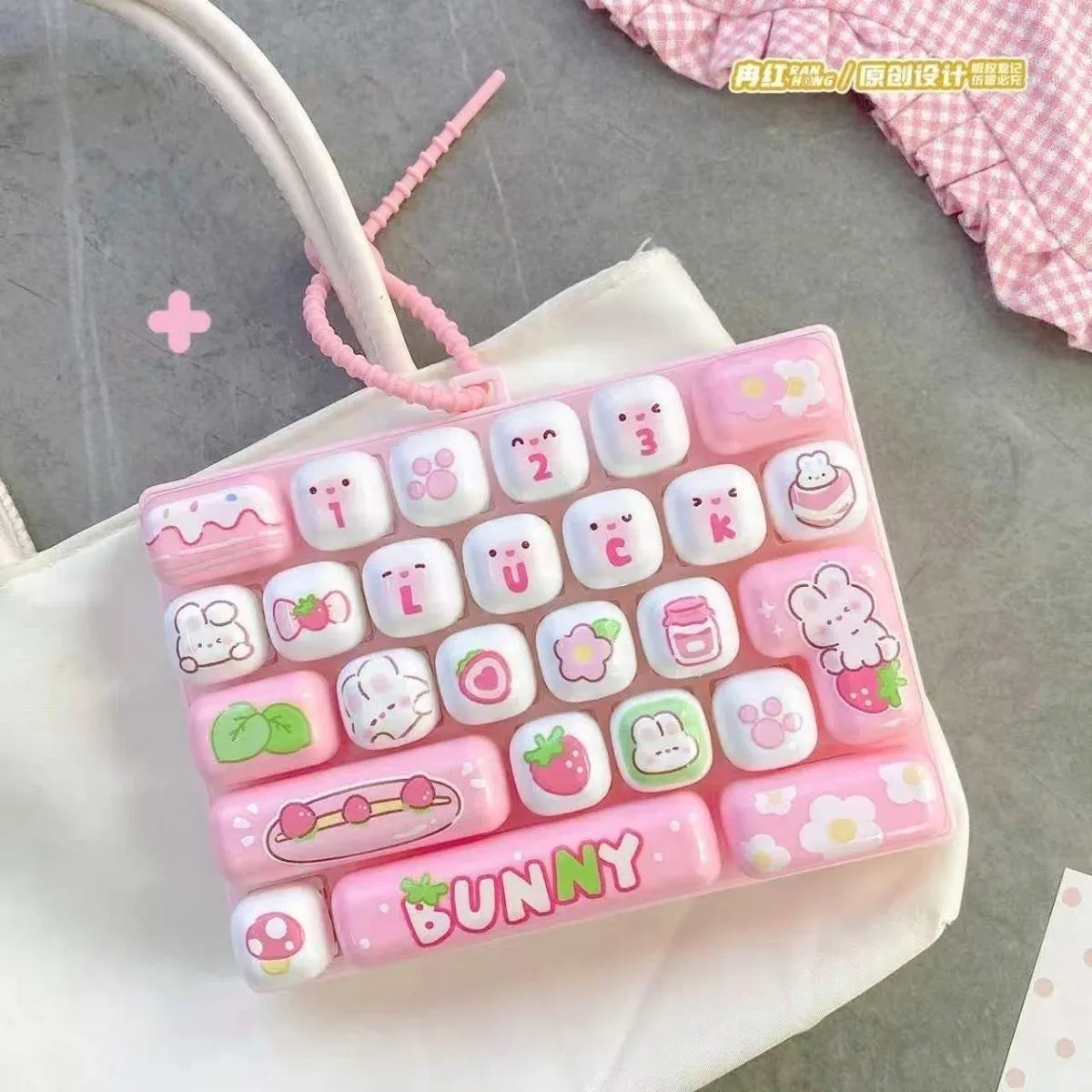 porte-clés portable à 26 touches de clavier pour sacs, sacs à dos, accessoire de costume d'halloween, jouet sensoriel de décompression pour le bout des doigts