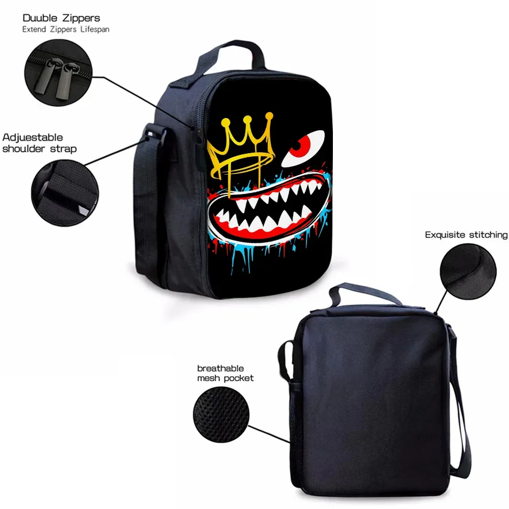 sac dos nylon beige dessin animé visage effrayant couronne dorée oeil rouge bouche ouverte dent pointue bandoulière arquée fermeture éclair grande capacité usage quotidien