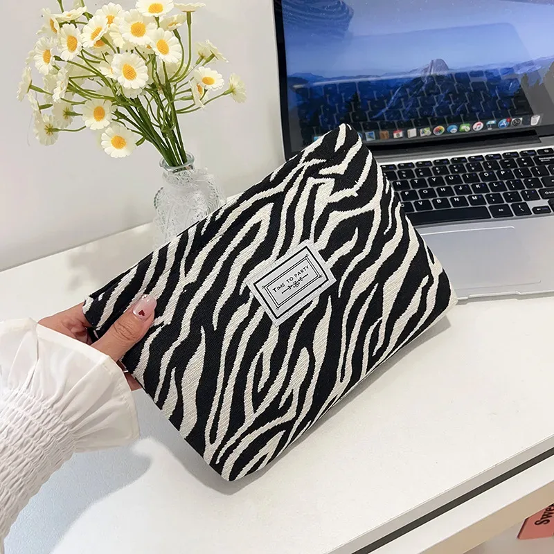 sac cosmétique grande capacité imprimé zèbre et léopard, sac de rangement portable pour soins de la peau et articles de toilette, pochette de voyage minimaliste et polyvalente