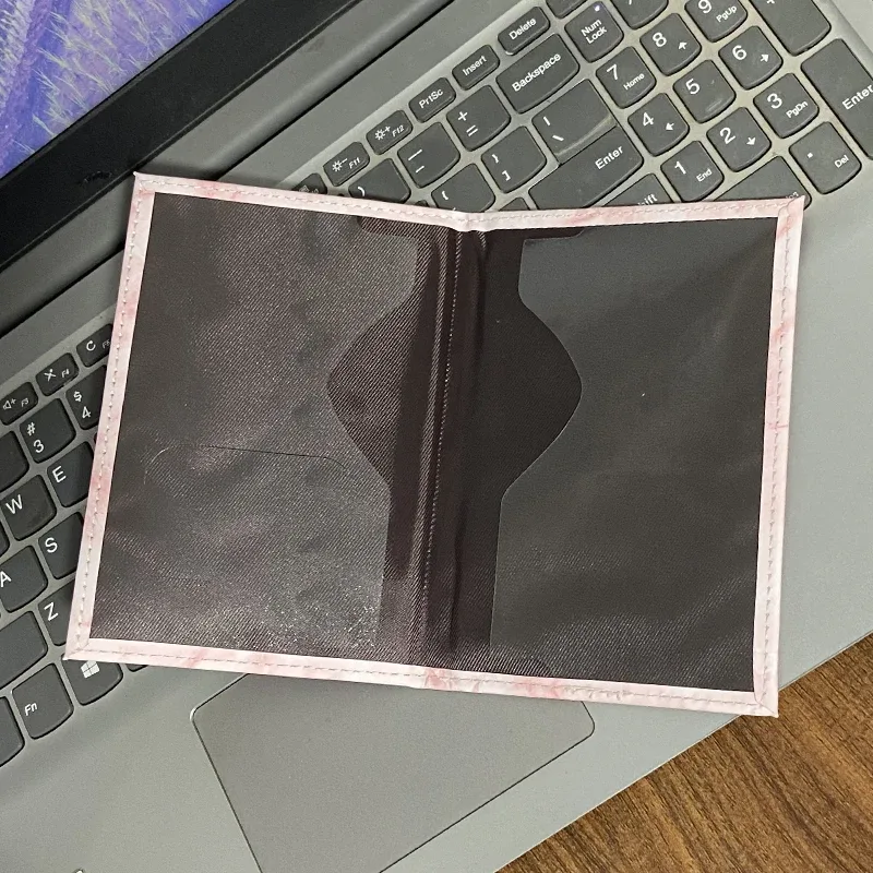 porte-passeport mr / mrs avec gravure au laser, portefeuille de voyage, étui en marbre pour passeport, couverture de passeport avec noms personnels