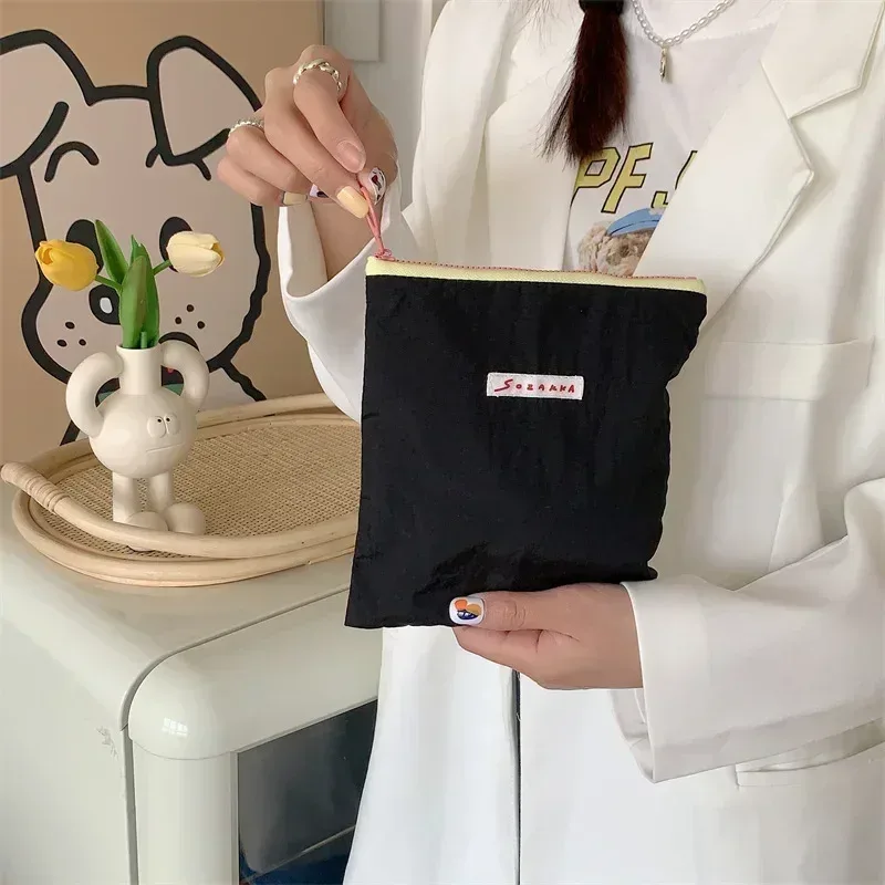sacs de maquillage monochromes, rouge à lèvres cosmétique simple coréen, sac de rangement pour serviettes hygiéniques, étui à crayons pour étudiants, sacs d'évaluation poudres