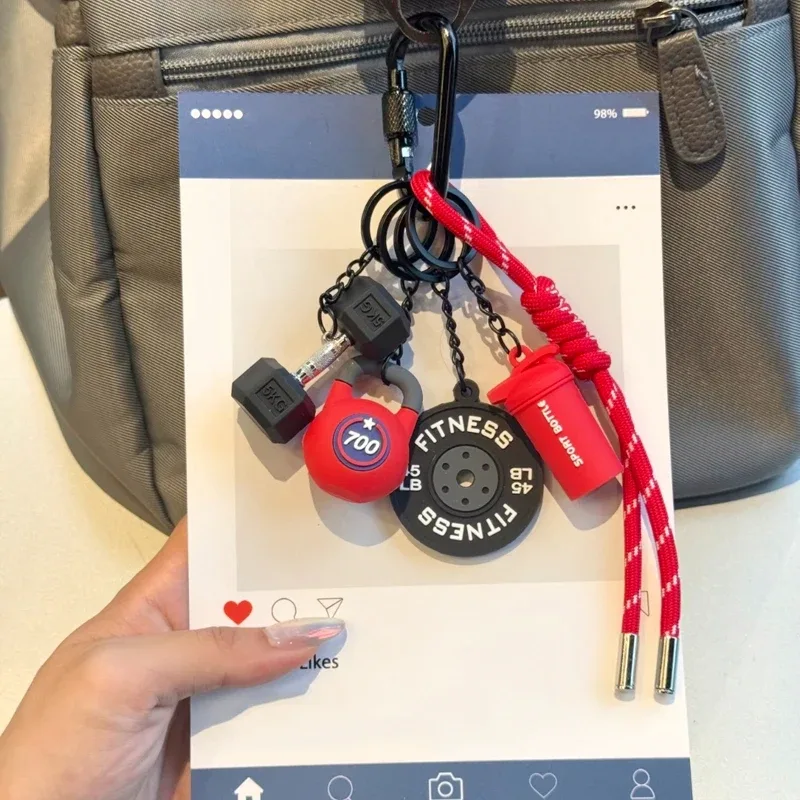 porte-clés fitness avec breloques mini haltère, disque de poids et bouteille de sport, sangle de poignet à clipser pour clés, sacs et sacs à dos