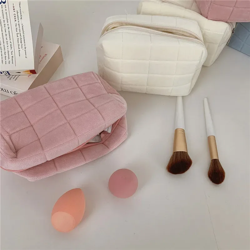 grand sac à cosmétiques de couleur unie à fermeture éclair, trousse de maquillage en fourrure mignonne pour femmes, trousse de toilette de voyage, pochette de lavage, pochette pour stylos en peluche