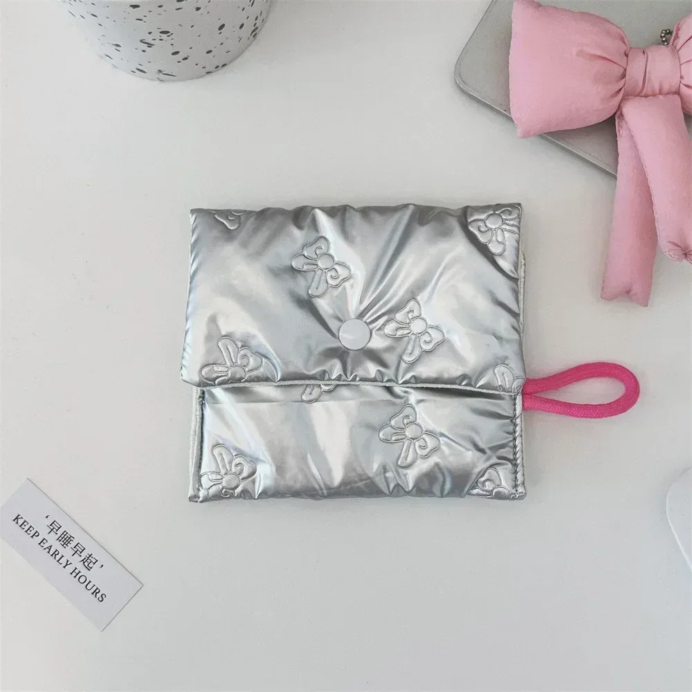 trousse toilette cosmétique matière unité centrale motif solide couleur argent format rectangulaire oreiller poche glissière usage voyage femmes
