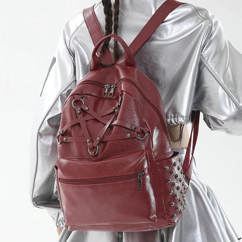 sac à dos décontracté pour femme en pu souple avec rivets, fermeture éclair solide, personnalisable, tendance, grande capacité, nouvelle collection 2026, haute qualité