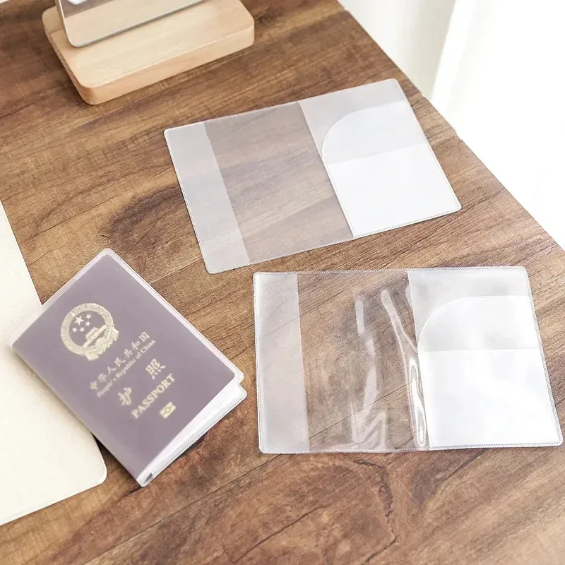 housse protection passeport transparente motif lignes plastique épais accessoires voyage blanc gris rouge kaki rose