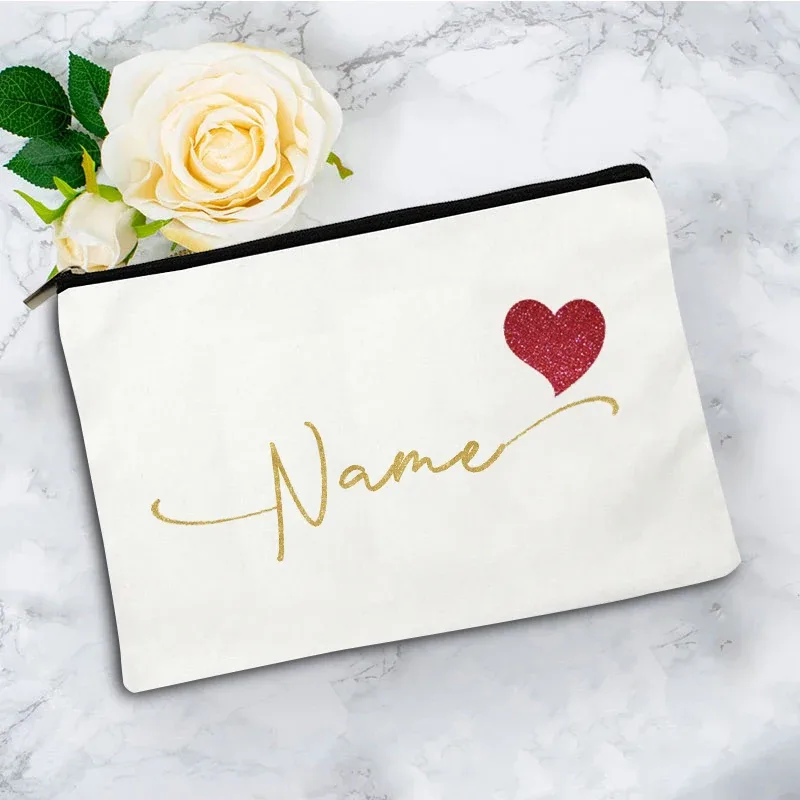 trousse de maquillage personnalisée avec nom en forme de cœur, sac de rangement pour articles de toilette pour femme, trousse à cosmétiques, cadeau de fête pour enseignant