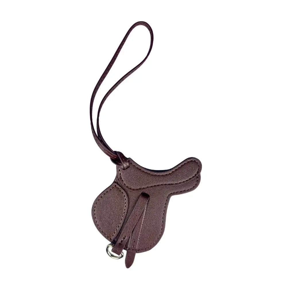 pochette selle cheval cuir marron clair ornementation équestre accessoire voyage style raffiné artisanal unique