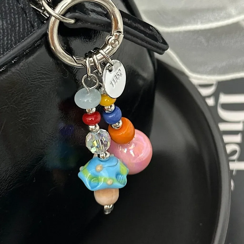 Porte-Clefs Perlé Motif Champignon Fraise Chaînette Métallique Couleur Tendances Accessoires Mode Femmes Décoration Sac Lunettes Multifonctionnels Sorties Occasions