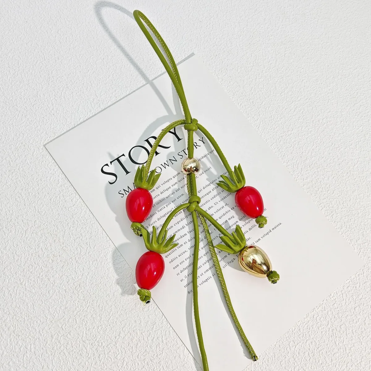 breloque en cuir de vachette motif tomate et gland pour sac à main loewe femme, pendentif exquis, accessoire de sac à dos polyvalent et mignon