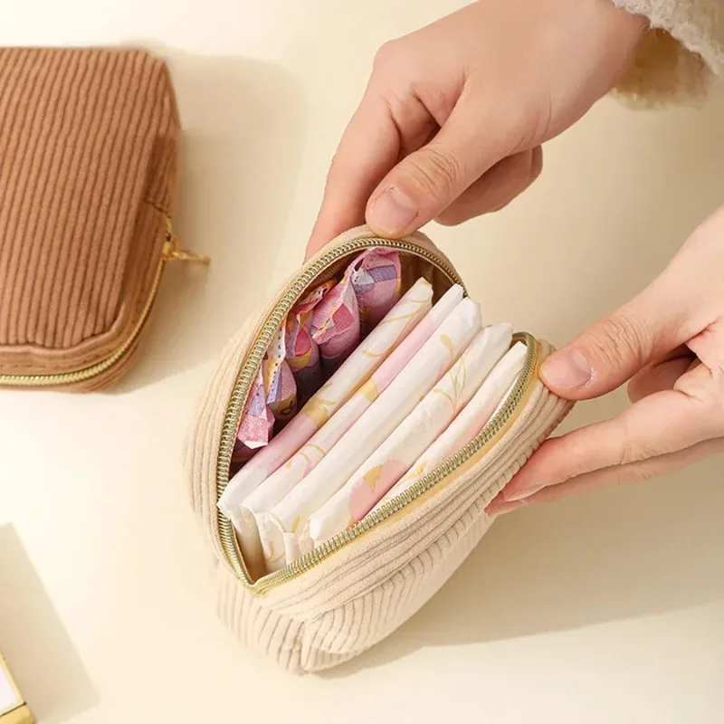 pochette polyester beige rayures verticales cosmétiques serviettes hygiéniques voyage femmes organisateur tranche usage polyvalent