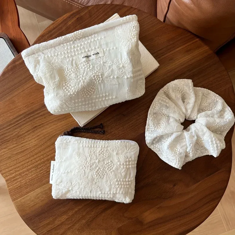 pochette de maquillage en dentelle française, pochette cosmétique blanche à fermeture éclair avec rangement pour rouge à lèvres et écouteurs, organisateur élégant, cadeau pour elle, 2 tailles