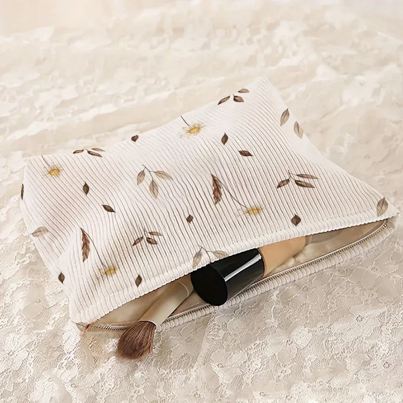 grande trousse de maquillage en velours côtelé, pochette cosmétique esthétique à imprimé feuilles d'automne et marguerites, organiseur de voyage doux avec fermeture éclair pour femmes