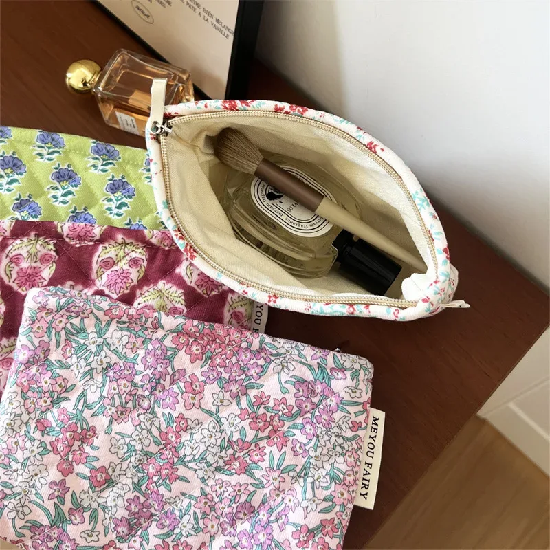 sac de rangement à fleurs rétro pour femmes, pochette légère et portable pour dames, sacs à cosmétiques, trousse de maquillage de voyage en coton matelassé