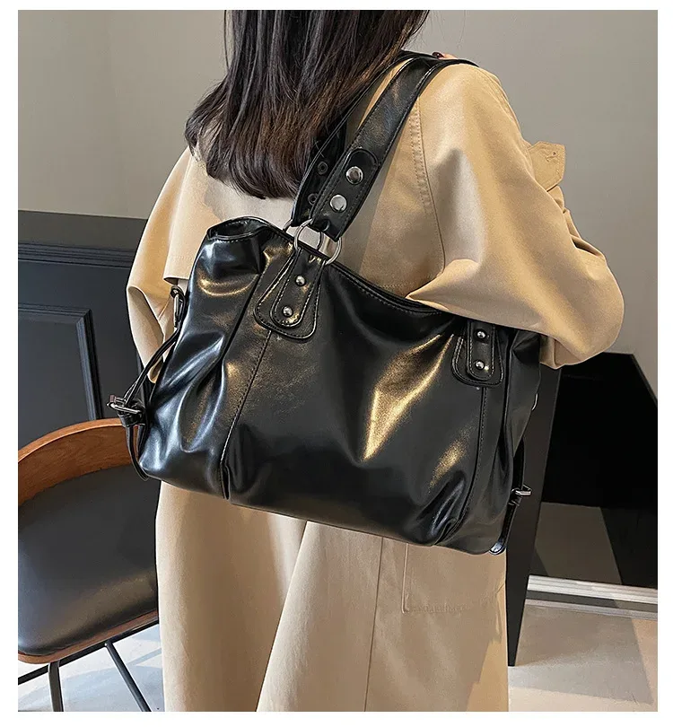 sac fourre-tout classique rétro décontracté de couleur unie, sac à bandoulière en pu de grande capacité, sac à main en cuir souple à la mode et polyvalent pour les trajets quotidiens