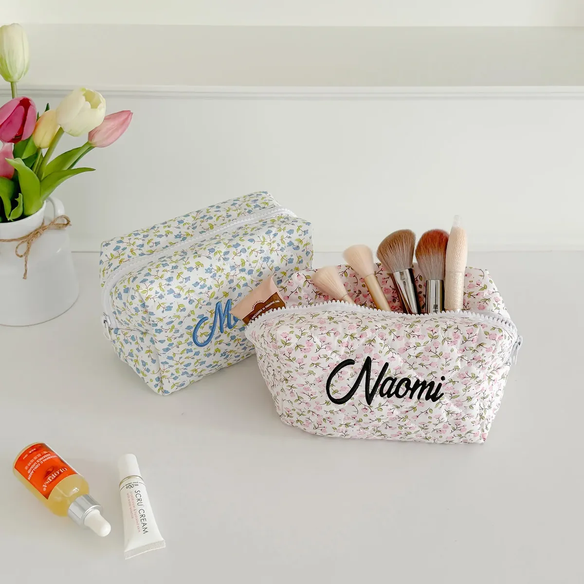 pochette de maquillage florale personnalisée, pochette cosmétique matelassée, broderie personnalisée, organiseur de voyage, cadeau pour femmes et filles, mignon