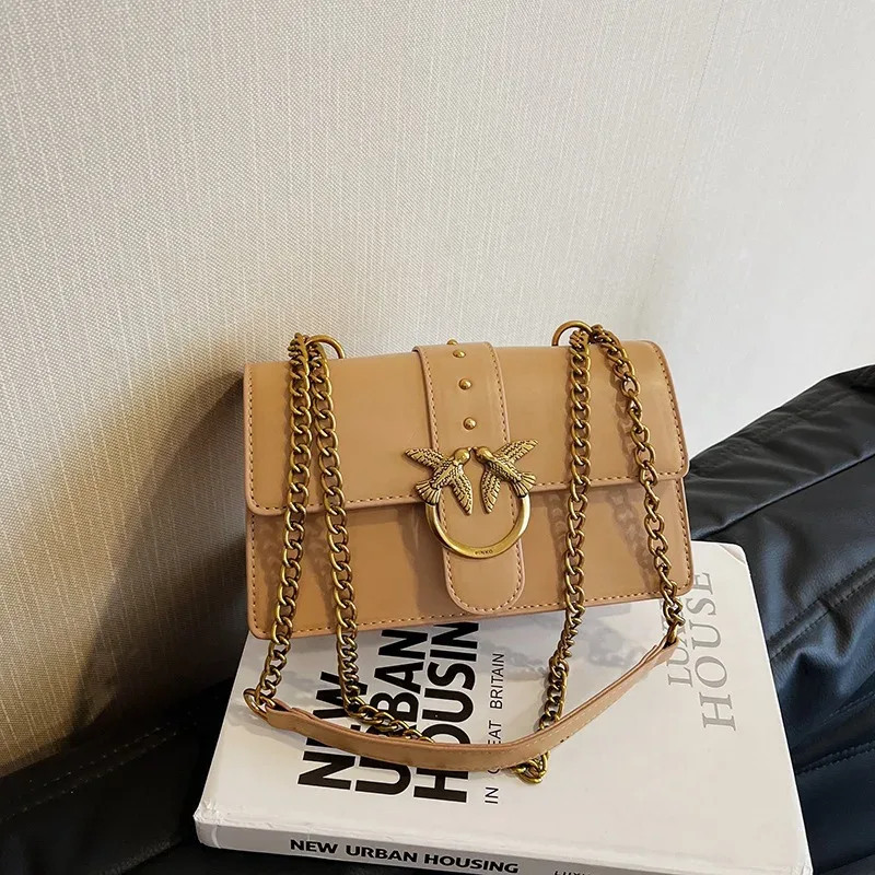 nouveau sac bandoulière chaîne pour femme, sac à l'épaule sous le bras style européen et américain, petit sac carré vintage avec décorations métalliques pour le quotidien