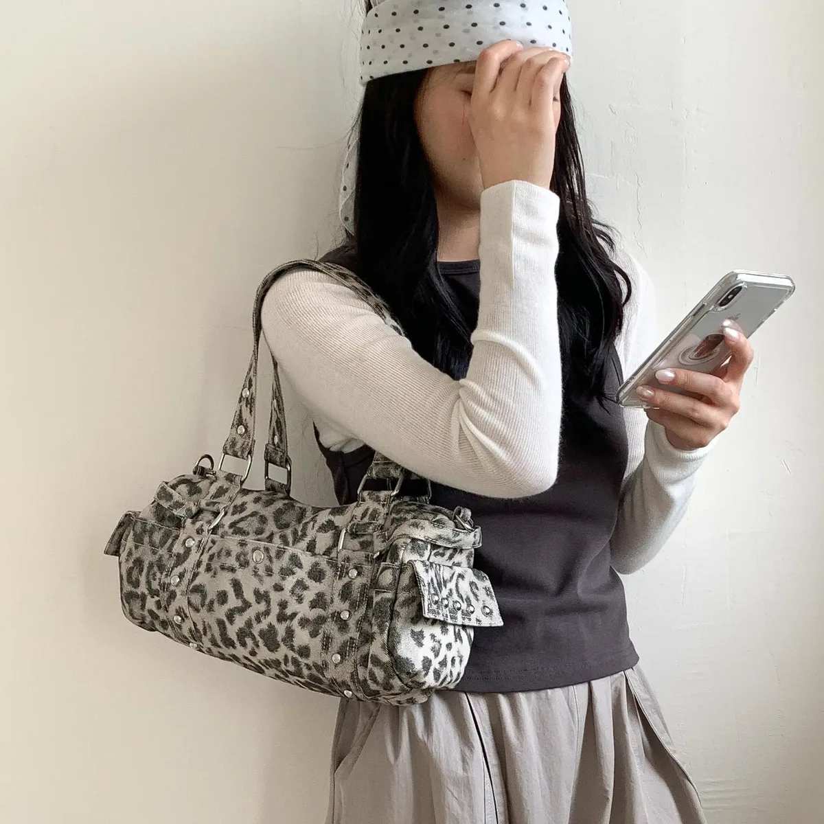 sac à main vintage léopard à rivets, sacoche boston décontractée en forme de baril pour femme, sac à bandoulière, fourre-tout tendance pour dames