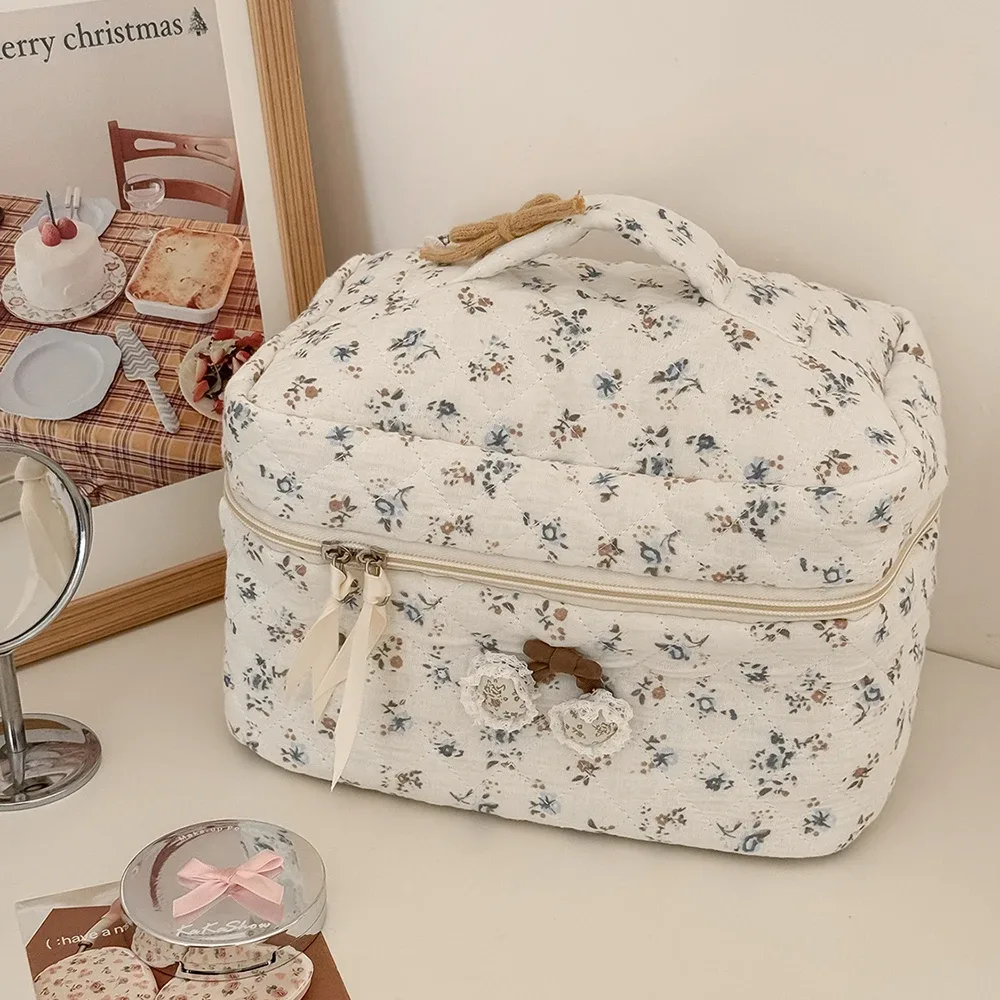 trousse de maquillage matelassée vintage à motifs floraux airfriend pour femme, grande capacité, portable, avec nœud, en coton, organisateur cosmétique pour voyage, vente en gros