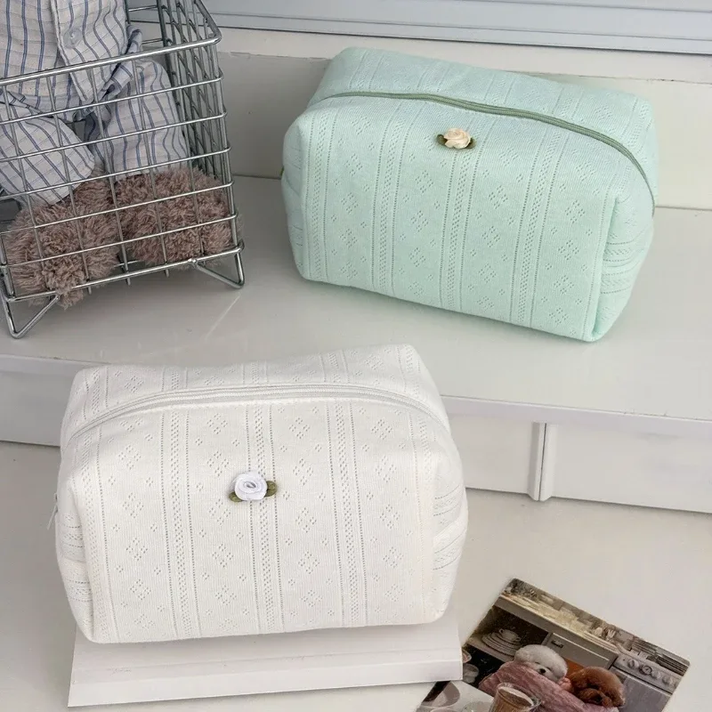 trousse de maquillage florale avec nœud en dentelle pour femmes, trousse de toilette de grande capacité, organisateur de cosmétiques de voyage, pochette portable coréenne mignonne pour femmes