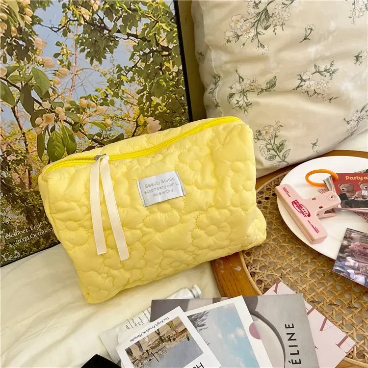 trousse polyester matelassée motif floral voyage cosmétique maquillage femme blanc jaune vert rose bleu