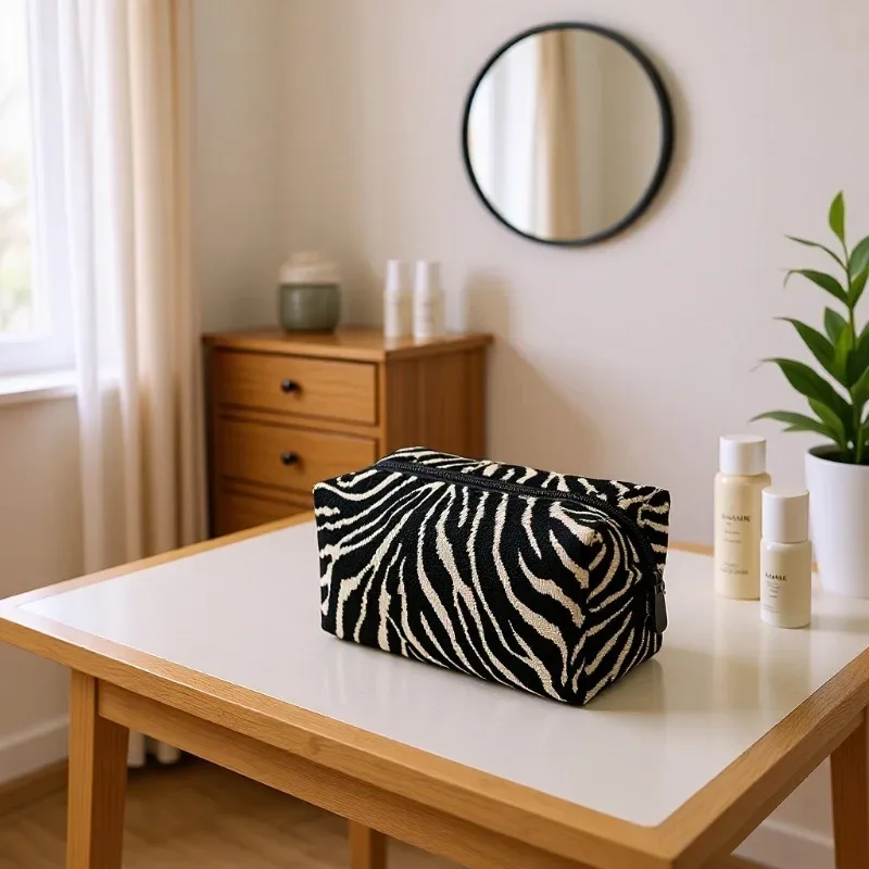 pochette cosmétique en forme de toast, motif zèbre, en chenille, grande capacité, pochette de rangement portable pour voyage, sac à maquillage esthétique