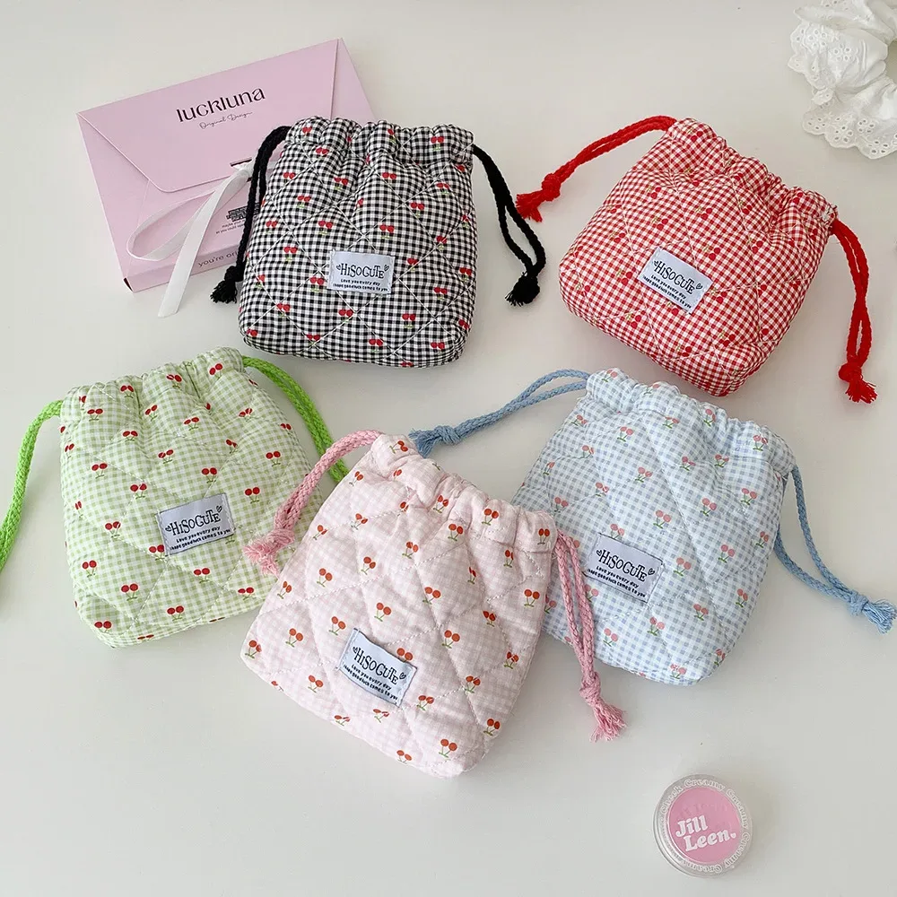 sac à cosmétiques pour femmes, sac de maquillage japonais à carreaux cerise, sac de maquillage kawaii avec cordon de serrage, sac de rangement compact et portable de voyage pour filles