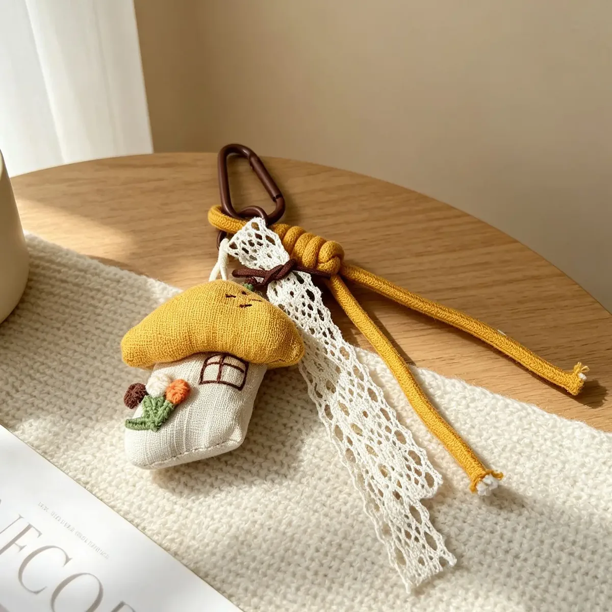 mignon porte-clés floral en tissu rembourré avec sangles en corde pour sacs à main, sacs fourre-tout, sacs à dos et décoration de sacs de tous les jours.