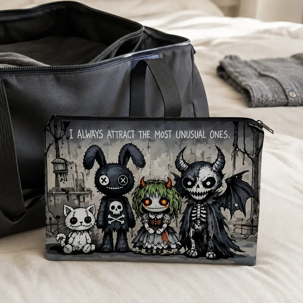 pochette de maquillage en toile motif poupée gothique effrayante, impression personnage sombre et sinistre, trousse de toilette portable pour halloween
