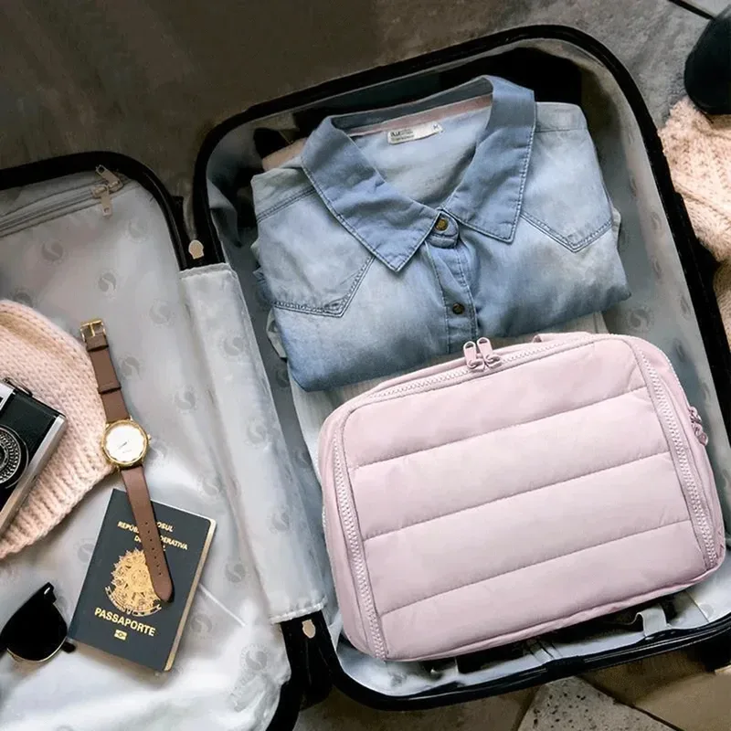 grande trousse de maquillage de voyage 180 ° organisateur de toilette à large ouverture, trousse à cosmétiques rembourrée résistante à l'eau avec poignée pour bouteilles pleines grand format