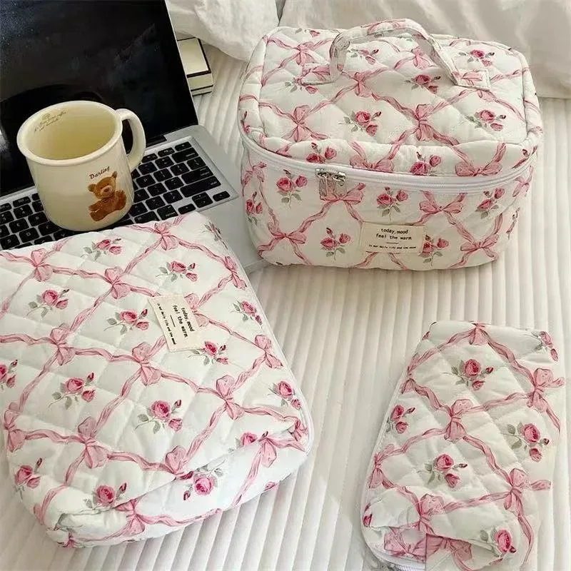 sac de maquillage en coton matelassé avec nœud mignon pour femmes, organisateur de cosmétiques à fermeture éclair, sac à main en tissu, trousse de toilette portable pour filles