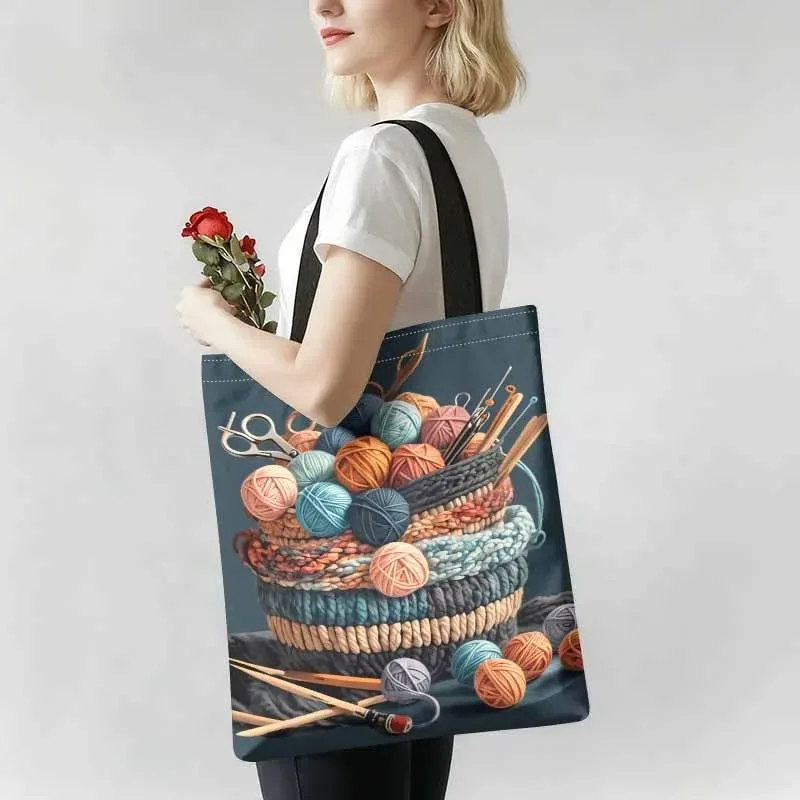 sac fourre-tout pour femme à imprimé aiguilles à tricoter colorées, grande capacité, sac à bandoulière pliable et réutilisable, sac de courses, pochette
