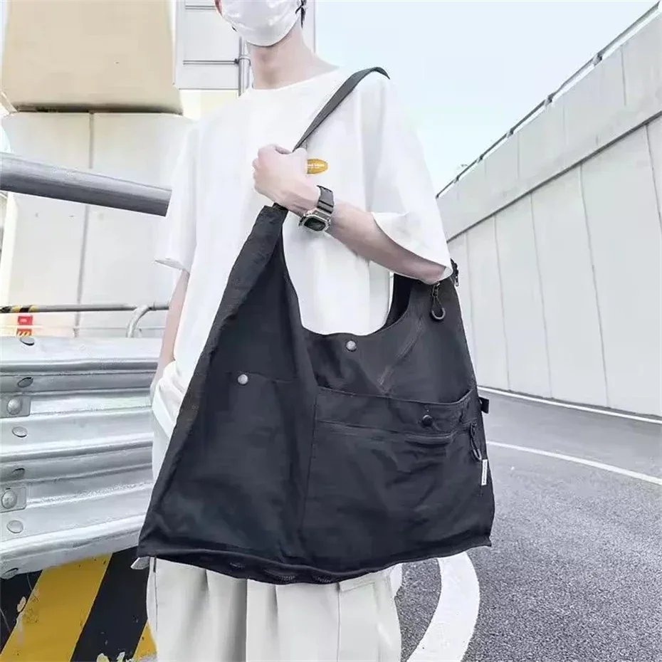 sac dos polyester noir doux hauteur trente quatre largeur quatre longueur soixante usage voyage sport mode